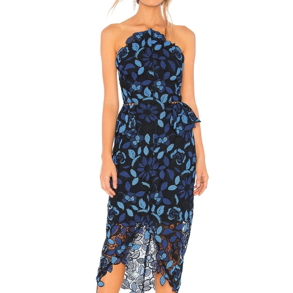 Elliatt Navy & Light Blue Strapless Floral Lace Midi Dress